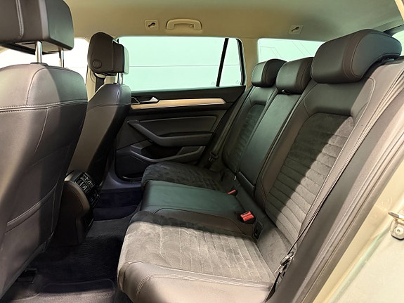 Volkswagen Passat 18 of 30