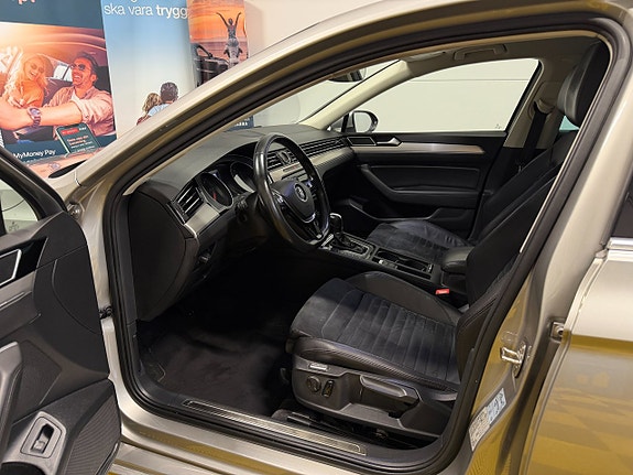 Volkswagen Passat 21 of 30