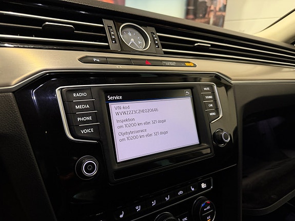 Volkswagen Passat 28 of 30