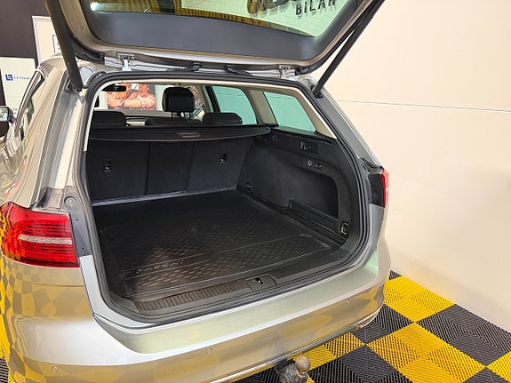 Volkswagen Passat 13 of 30