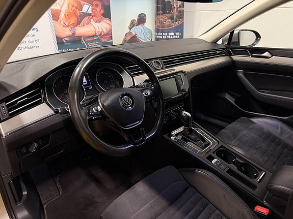 Volkswagen Passat 24 of 30