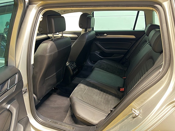 Volkswagen Passat 17 of 30
