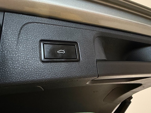 Volkswagen Passat 14 of 30