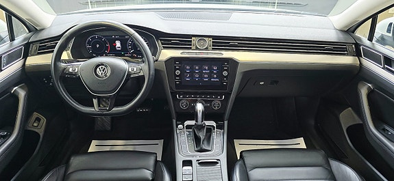 Volkswagen Passat 15 of 26