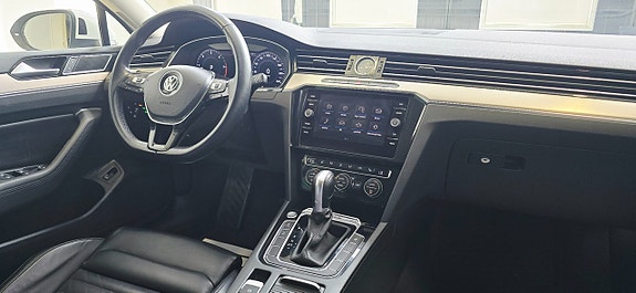 Volkswagen Passat 19 of 26