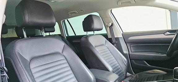 Volkswagen Passat 21 of 26