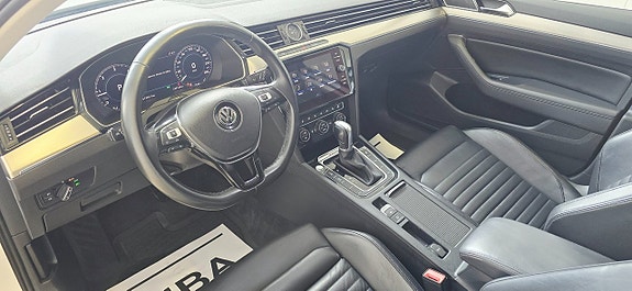 Volkswagen Passat 13 of 26