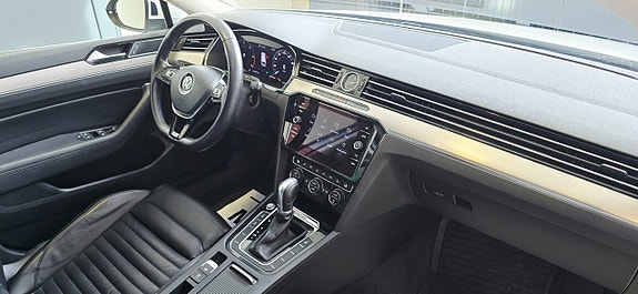 Volkswagen Passat 17 of 26