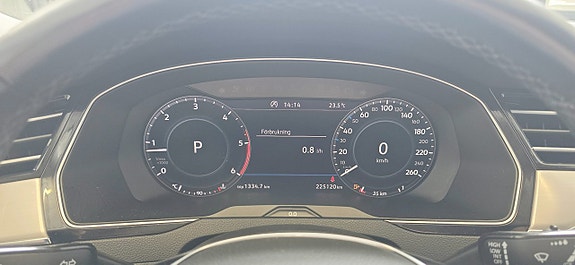 Volkswagen Passat 16 of 26