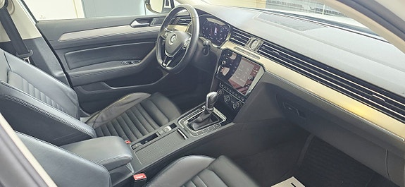 Volkswagen Passat 18 of 26
