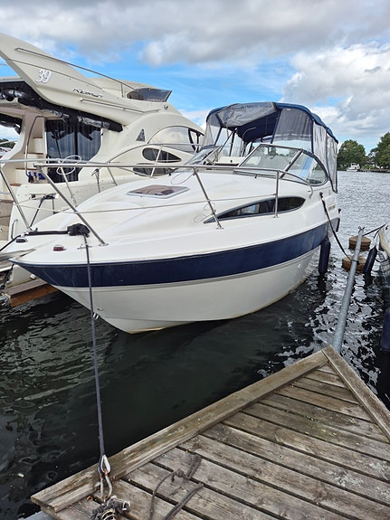 Bayliner 245 -05 | MerCruiser 5.7 V8 250 hk | Bravo III | Garmin | 30-kärra 2 of 10