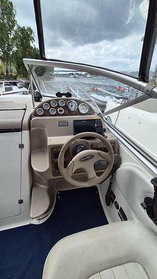 Bayliner 245 -05 | MerCruiser 5.7 V8 250 hk | Bravo III | Garmin | 30-kärra 4 of 10