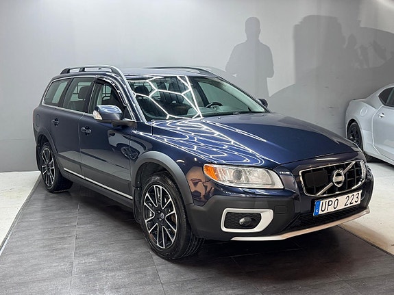 Volvo XC70 2 of 15