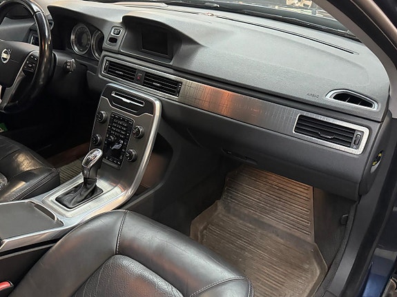 Volvo XC70 8 of 15