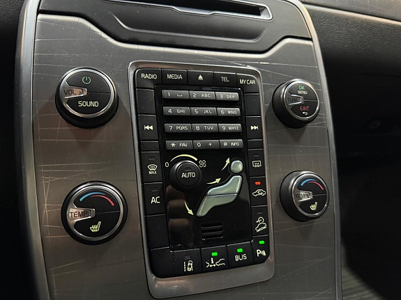 Volvo XC70 12 of 15