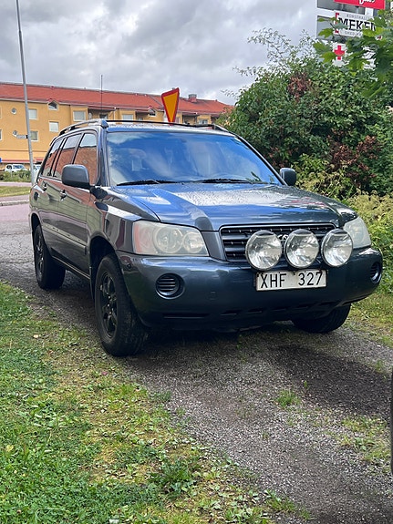 Toyota Highlander 2 of 13