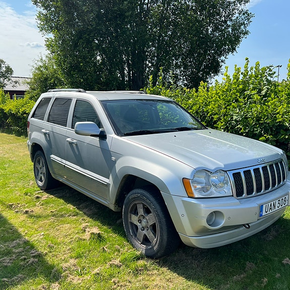 Jeep Grand Cherokee 2 of 6