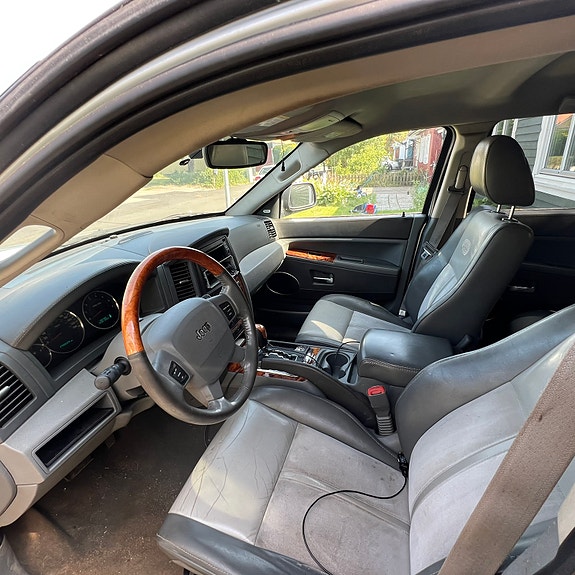 Jeep Grand Cherokee 4 of 6