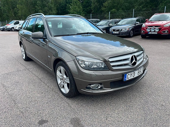 Mercedes-Benz C220 2 of 5