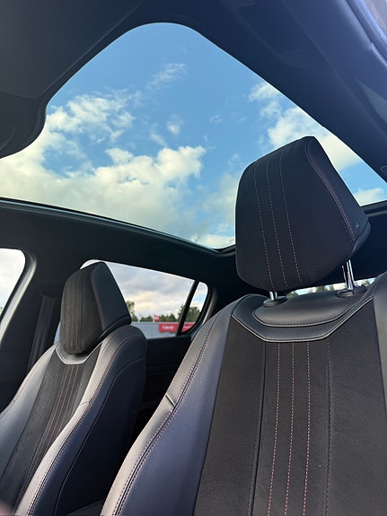 Peugeot 308 8 of 9
