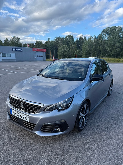 Peugeot 308 2 of 9