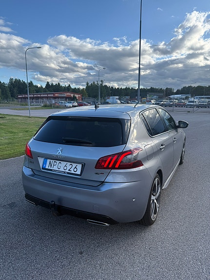 Peugeot 308 4 of 9