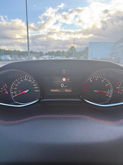 Peugeot 308 3 of 9
