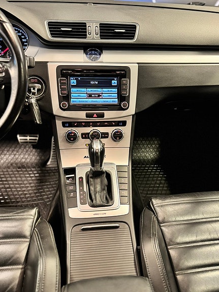 Volkswagen Passat Alltrack 12 of 16