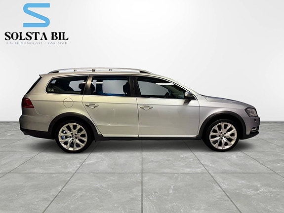 Volkswagen Passat Alltrack 2 of 16
