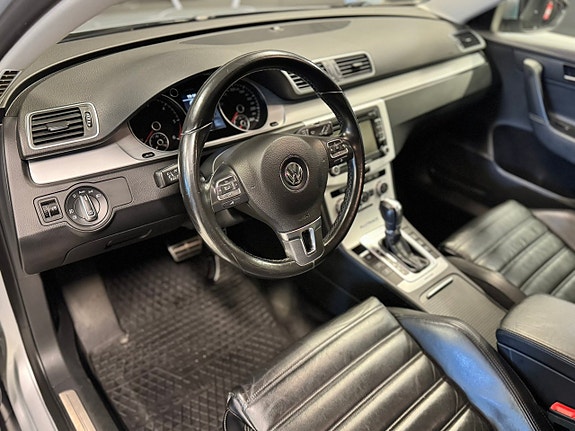 Volkswagen Passat Alltrack 5 of 16