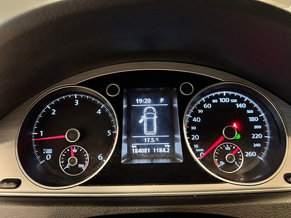 Volkswagen Passat Alltrack 13 of 16