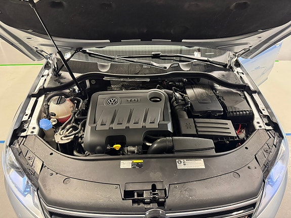 Volkswagen Passat Alltrack 14 of 16