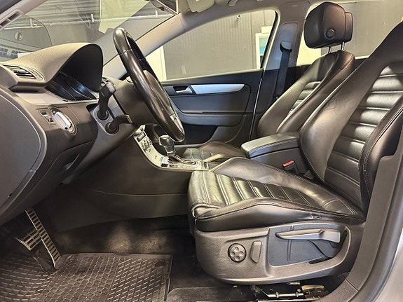 Volkswagen Passat Alltrack 4 of 16