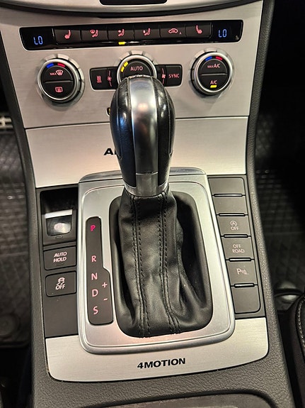 Volkswagen Passat Alltrack 15 of 16