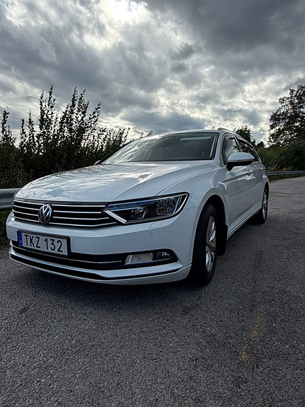 Volkswagen Passat 2 of 20