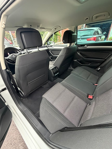 Volkswagen Passat 18 of 20