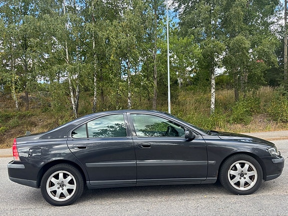 Volvo S60 2 of 11