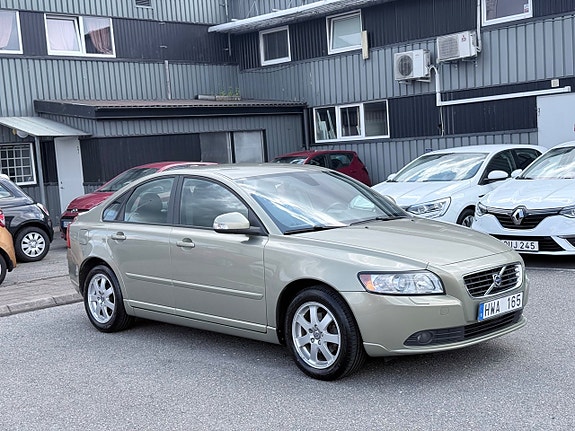Volvo S40 2 of 10
