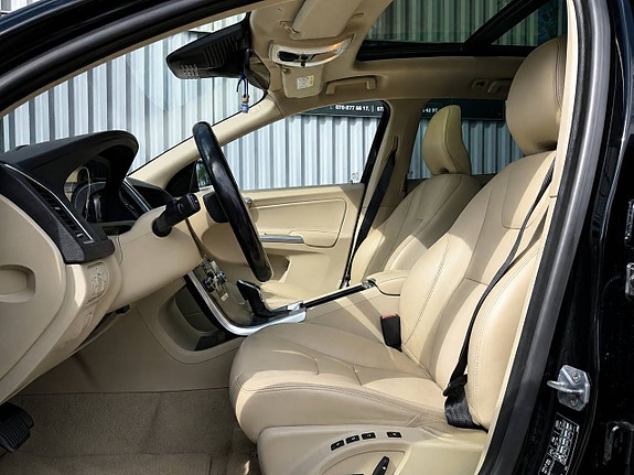 Volvo XC60 7 of 20