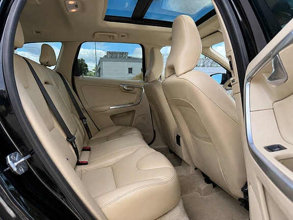 Volvo XC60 9 of 20