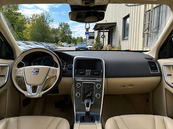 Volvo XC60 11 of 20