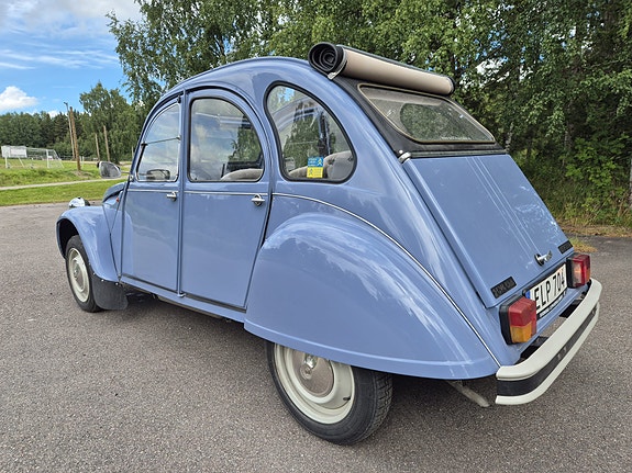 Citroen 2CV 2 of 10