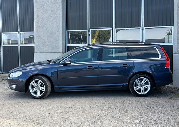 Volvo V70 2 of 14