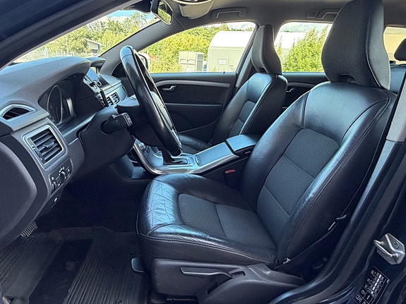 Volvo V70 7 of 14