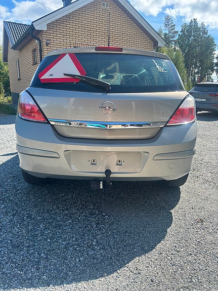Opel Astra 2 of 5
