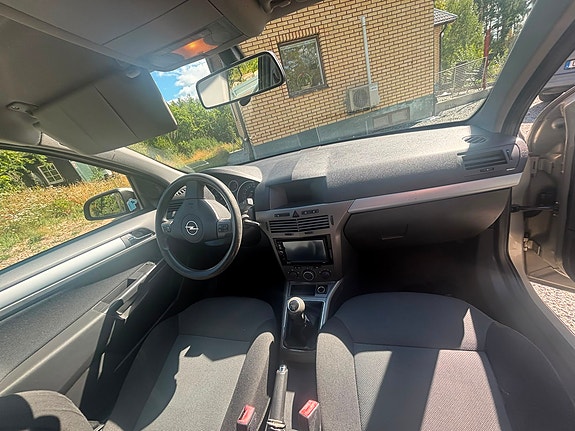 Opel Astra 4 of 5