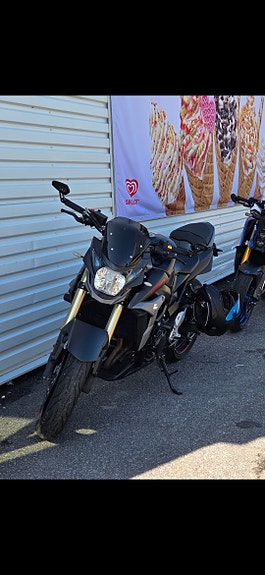 Suzuki GSR750A B-King 3 of 4