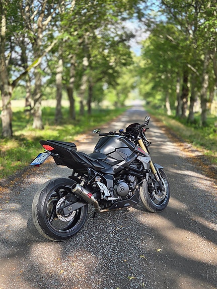 Suzuki GSR750A B-King 4 of 4