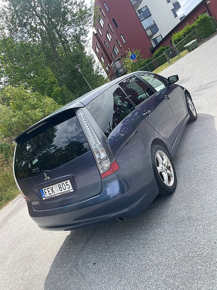 Mitsubishi Grandis 3 of 6