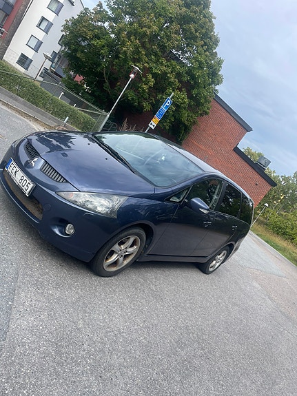 Mitsubishi Grandis 2 of 6